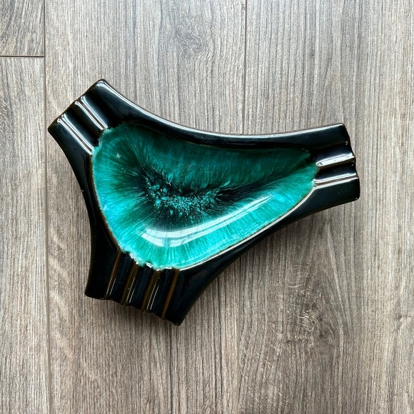 Vintage Turquoise Boomerang Drip Glaze Ashtray - Picture 1 of 4